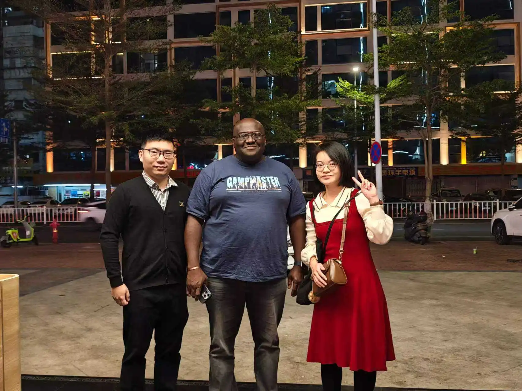 South African packaging customer visiting Runlong Pack during a 2024 business visit in Shantou